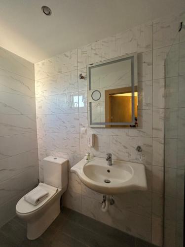 Kupaonica u objektu Perea Hotel