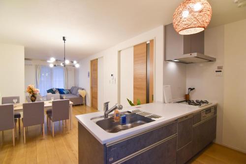 BELLA HOUSE 3minutes walk from the station FREE PARKING