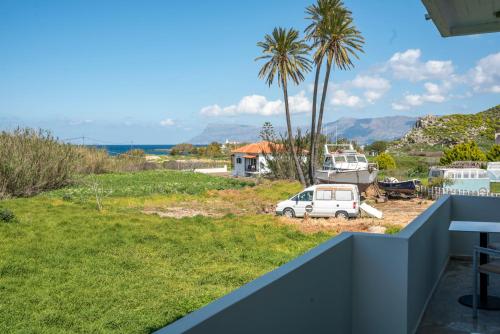 Balos Breeze Seaside House - Walk to Beach