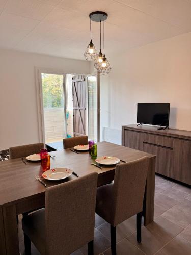 Appartement 2 pièces entièrement rénové et équipé à 150 m de la plage avec parking