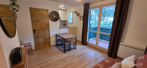 Studio Résidence Cap Soleil tesisinde bir oturma alanı
