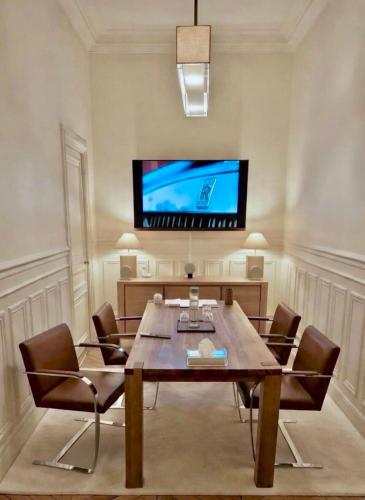 Luxury and Exclusive 130sqm estate 4m ceilings with garden view near Arc de Triomphe and Palais des Congrès