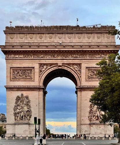 Luxury and Exclusive 130sqm estate 4m ceilings with garden view near Arc de Triomphe and Palais des Congrès