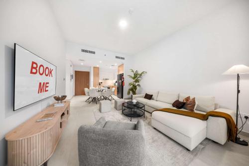 Free housekeeping visits during your stay - StayShort - Stunning 2 Bed in Mina Rashid that Sleeps 3