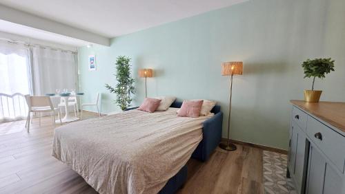 L'Éclat de Camargue - Grand T2 Rénové 49 m2, WIFI, Centre & Plage à 200m