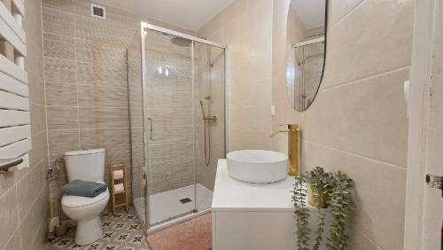 L'Éclat de Camargue - Grand T2 Rénové 49 m2, WIFI, Centre & Plage à 200m