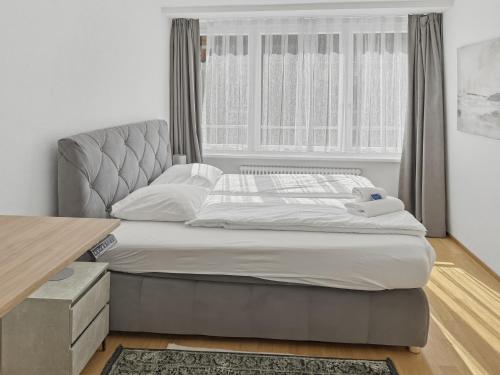 2BR flat in the city center - West 12