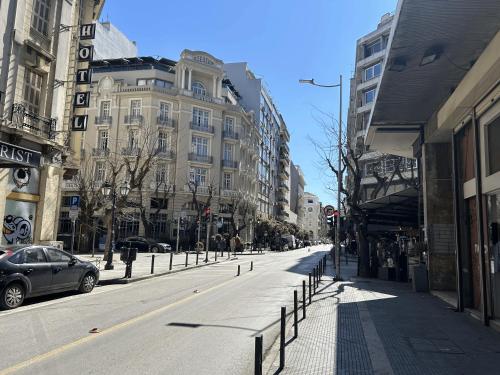 Remezzo 18 Spacious 2BR Apartment in City Center Quiet Stay Full Amenities