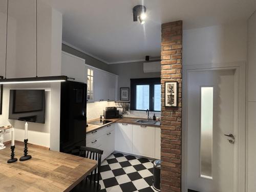 Remezzo 18 Spacious 2BR Apartment in City Center Quiet Stay Full Amenities