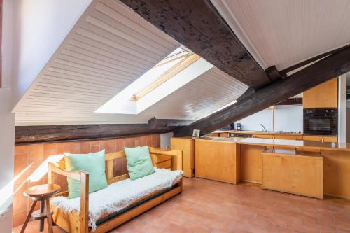 Design in legno & atmosfera calda Bilocale 20m dai Navigli