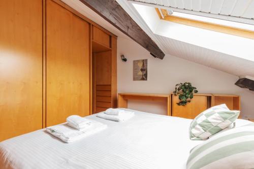 Design in legno & atmosfera calda Bilocale 20m dai Navigli