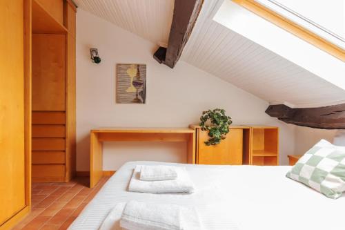 Design in legno & atmosfera calda Bilocale 20m dai Navigli