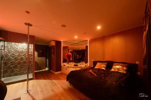 Shiny Cloud Love Room