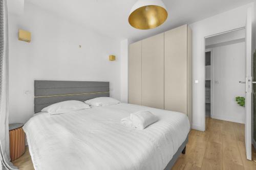 Hôtel de Ville Elegant 1BR Apartment with Netflix