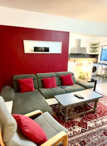 BedinReims "burgundy bottle" 110m2 Exceptional, 4 chambres doubles, 2 bain, free park & wifi, tout équipé