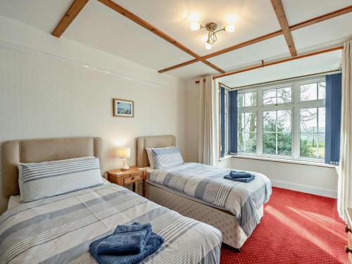two beds in a room with a window at 3 Bed in Bideford oc-bybur in Bideford
