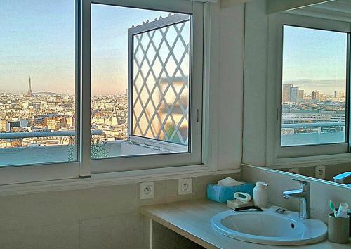 Paris Centre, gorgeous panorama, terrace, design