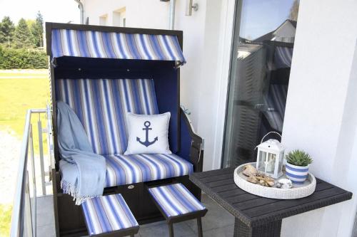 a porch with a chair and a table at Ferienwohnung Achterbrise mit Kamin in Zinnowitz