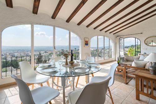 Bella Vista by Aguilarent