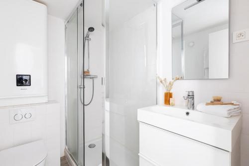 Atypical flat for 4 near Republique