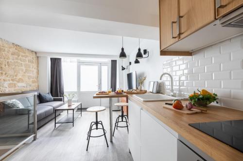 Atypical flat for 4 near Republique