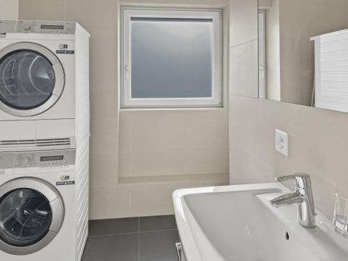 1BR apartment with balcony - West 13