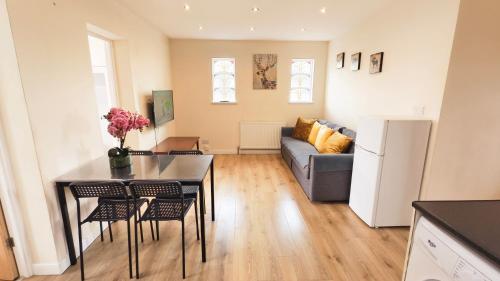 a kitchen and living room with a table and a couch at Apple garden B-5 in London
