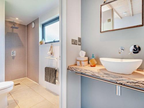 a bathroom with a sink and a toilet at 2 Bed in Llandrindod Wells oc-53193 in Llandrindod Wells