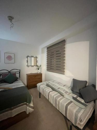 a bedroom with two beds and a window at Apartamentos Costavigia -Mar de Dunas- in Mazagón
