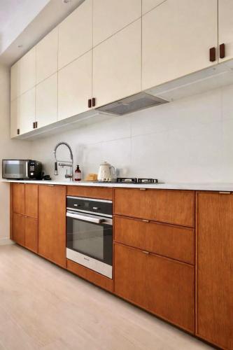 A bright Parisian loft in the heart of the 17th arrondissement