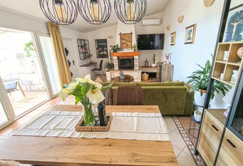 Deluxe Apartment Ren