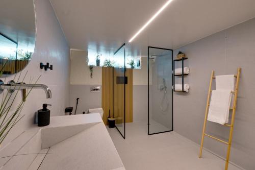 Wood Vibes Athens Central Maisonette