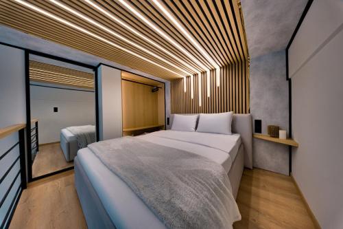 Wood Vibes Athens Central Maisonette
