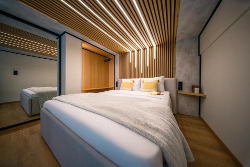 Wood Vibes Athens Central Maisonette