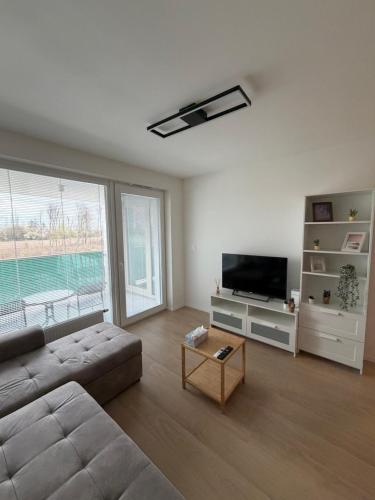 SkyGate apartment with Private Parking Garage