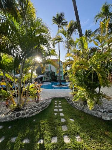 Palm Suites E-6-two-level apartment with a view of the pool