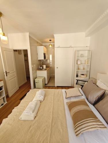Charming Bright Studio 3 Min Walk to Opéra for 2