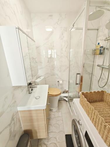 Charming Bright Studio 3 Min Walk to Opéra for 2