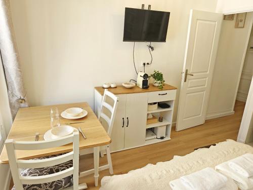 Charming Bright Studio 3 Min Walk to Opéra for 2