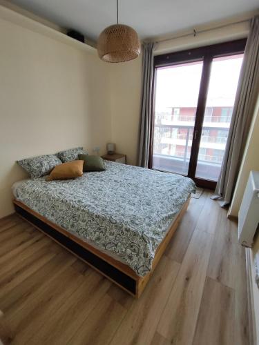 Modern room in shared apartment, balcony, fast wifi, public parking 5 minutes walking