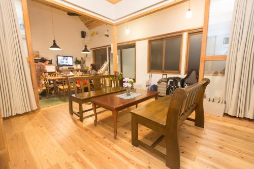 Imagen de la galería de Guesthouse AntHut, en Shirakawa