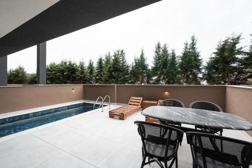 OLYMPIADA GIRNI Suites