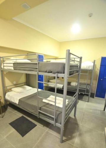 a room with several bunk beds in a room at Stay DP Setúbal in Setúbal