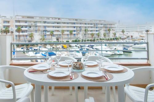 WELCS APARTAMENTO 333 EMP terraza con vistas al canal