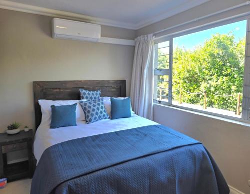 a bedroom with a bed with a large window at Miskin Place Unit 2 in Kelso