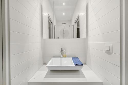 Canal Saint-Martin Spacious 2BR with NetFlix
