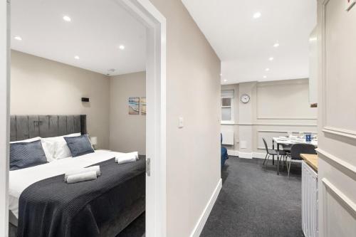 a bedroom with a bed and a dining room at Spacious 2-Bed Home in Chipping Barnet in Barnet