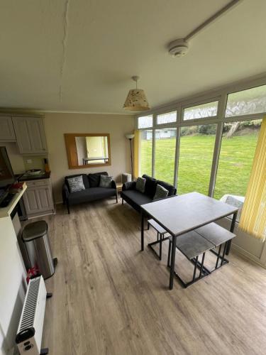 a living room with a couch and a table at Cromer Coastal Retreat Kings Chalet Park in Cromer