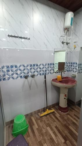 a bathroom with a sink and a mirror at Sakchi Gopal Ashram in Vrindāvan