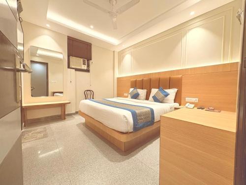 Hotel Raj Mahal Inn Near New Delhi Railway Station & Connaught Place